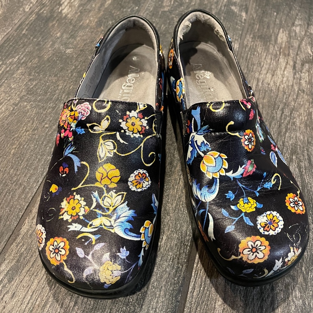 USED ALEGRIA CLOGS
